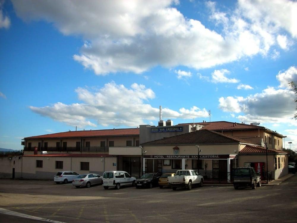 Hotel San Cristobal Coria Extérieur photo