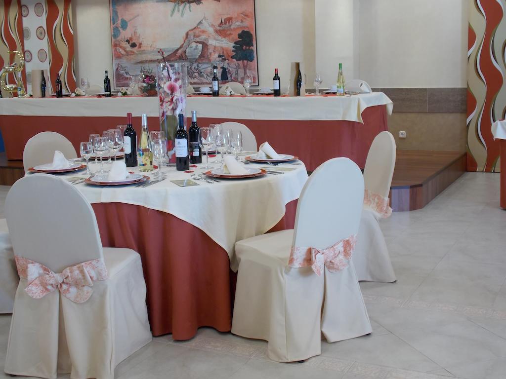 Hotel San Cristobal Coria Extérieur photo