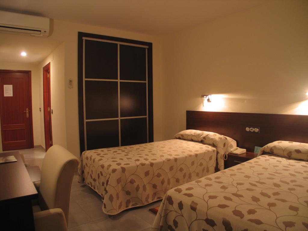 Hotel San Cristobal Coria Chambre photo