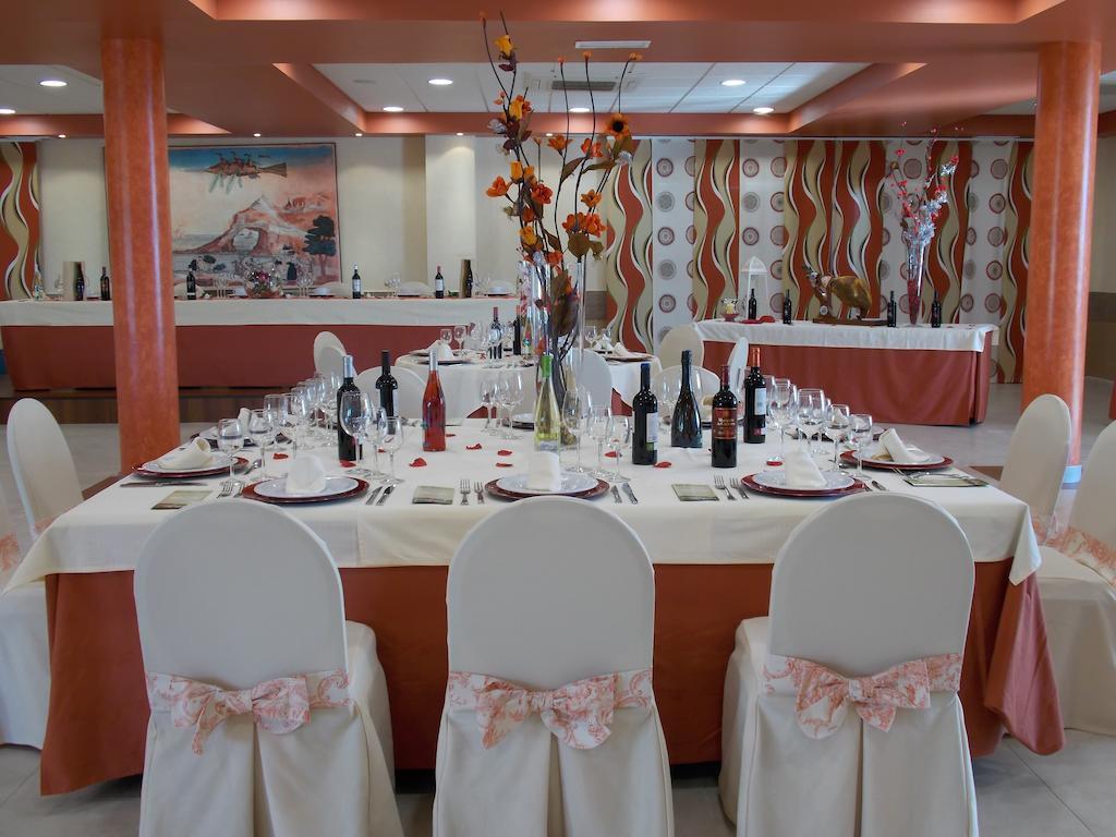 Hotel San Cristobal Coria Extérieur photo