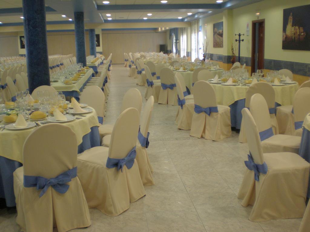 Hotel San Cristobal Coria Extérieur photo