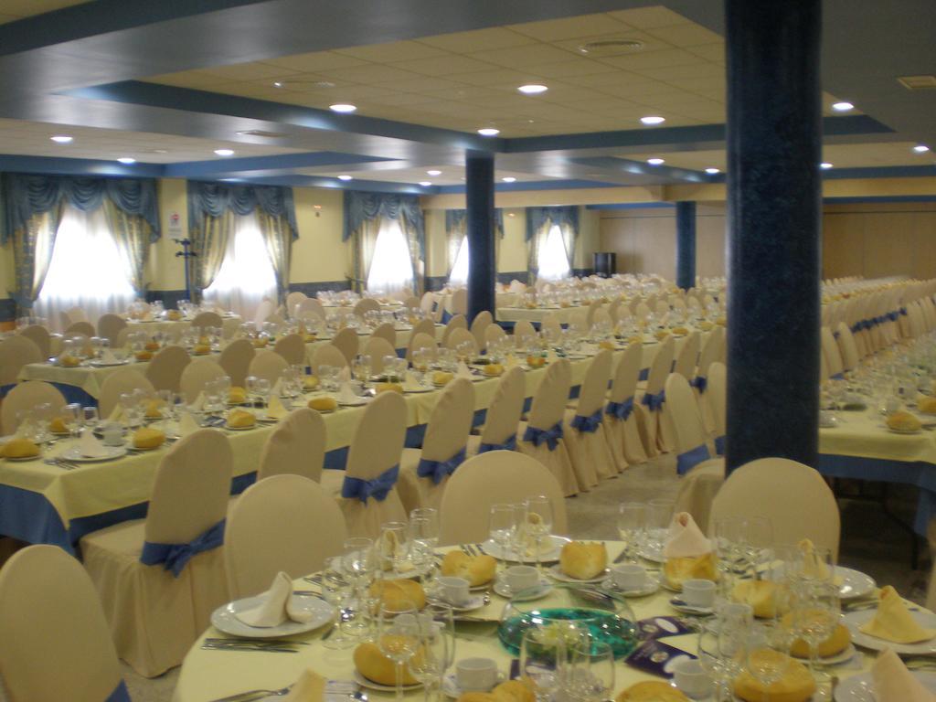 Hotel San Cristobal Coria Extérieur photo