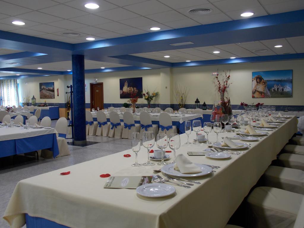 Hotel San Cristobal Coria Extérieur photo